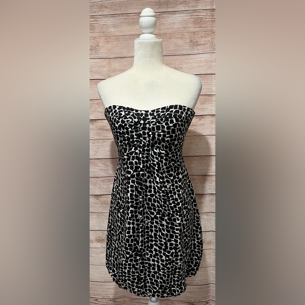 Sz 0 WHITE HOUSE BLACK MARKET 100% Silk Dress Strapless Short Bubble Sweetheart